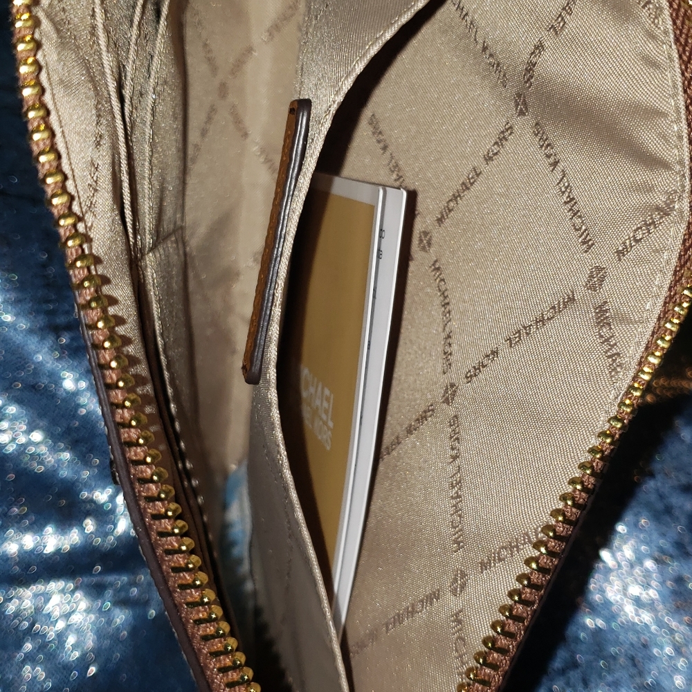Michael Kors Wristlet - Picture 5 of 7